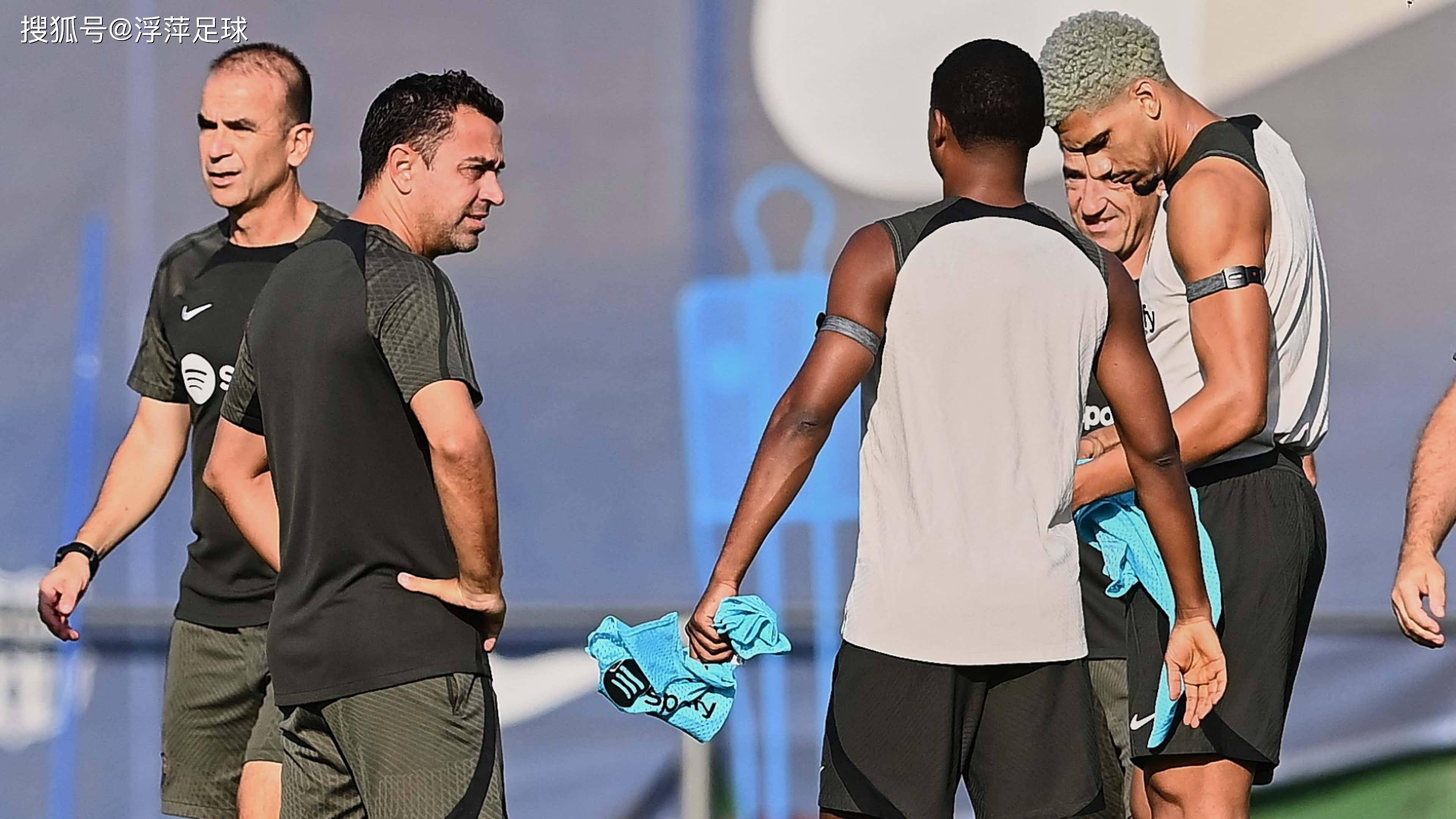 沙巴体育官网-欧联倒计时；巴塞罗那冲刺阶段更衣室发声；细节引发关注；悬念犹存；球探报告显示潜力的简单介绍